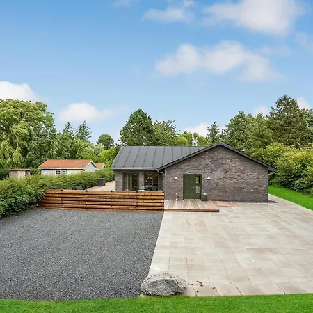 Holiday home Cozy In With Jacuzzi *
